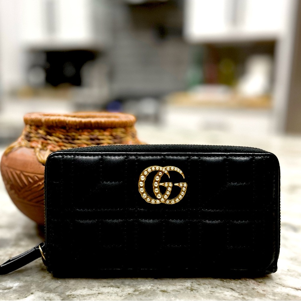 Gucci Authentic Black Calfskin Matelasse Leather Pearl Marmont Zip Around Wallet